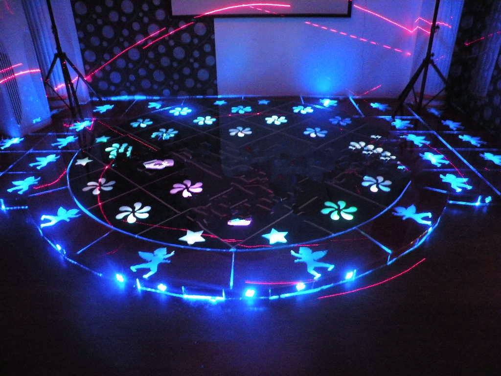 藝中寶旋轉舞臺 藝中寶旋轉舞臺