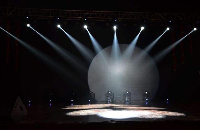 舞臺燈光布局怎么設計 舞臺燈光布局怎么設計