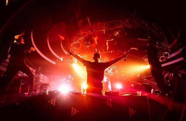 舞臺燈光用到哪些燈具 常見舞臺燈具特點分析